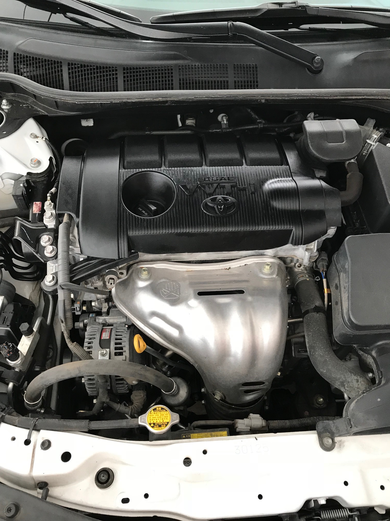 Engine cover back on. I cleaned it up a bit before I reinstalled it.